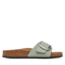 Klapki Birkenstock. Zielone klapki damskie Birkenstock, bez wzorów, bez obcasa. Za 429.99 zł.