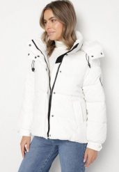 Biała Kurtka Puffer o Fasonie Oversize z Kapturem i Naszywką Azirva. Białe kurtki sportowe damskie Born2be, l, z aplikacjami, z dzianiny, z kapturem. Za 169.99 zł.