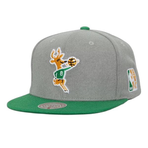 Czapka typu snapback Mitchell & Ness Melt Stitch Milwaukee Bucks. Szare czapki i kapelusze męskie Mitchell & Ness, bez wzorów. Za 226.50 zł.