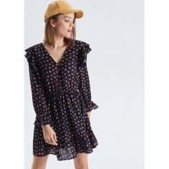 Lekka sukienka w kwiaty - Granatowy. Sukienki damskie marki Cropp. Za 89.99 zł.