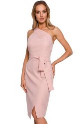Sukienka elegancka ołówkowa na jedno ramię z rozcięciem pudrowy róż. Czerwone sukienki damskie Sukienki.shop, s, bez wzorów, eleganckie, bez kołnierzyka, bez ramiączek, ołówkowe. Za 149.00 zł.