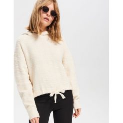 Bluza ze strukturalnej dzianiny - Kremowy. Bluzy damskie marki Reserved. Za 119.99 zł.