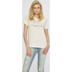 Pepe Jeans - Top Rita. Szare topy damskie Pepe Jeans, z nadrukiem, z bawełny, z okrągłym kołnierzem, z krótkim rękawem. W wyprzedaży za 99.90 zł.