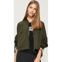 Kurtka bomber - Khaki. Kurtki damskie marki Sinsay. W wyprzedaży za 49.99 zł.