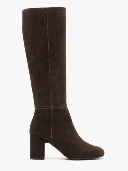 Ciemnobrązowe kozaki na słupku. Brązowe kozaki damskie Ryłko, ze skóry, z okrągłym noskiem, bez obcasa, na słupku. Za 649.99 zł.