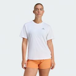 Koszulka adi365 Running Essentials. Białe t-shirty damskie Adidas, bez wzorów, bez kołnierzyka. Za 109.00 zł.