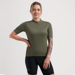 Koszulka rowerowa damska Rogelli Core. Zielone koszulki sportowe damskie Rogelli, s, bez wzorów, bez kołnierzyka, bez ramiączek, rowerowe. Za 146.00 zł.