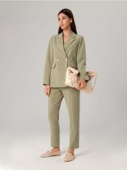 Spodnie slim - zielony. Zielone spodnie materiałowe damskie Sinsay, l, bez wzorów, z włókna. Za 59.99 zł.