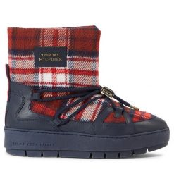 Śniegowce Tommy Hilfiger. Niebieskie śniegowce i trapery damskie Tommy Hilfiger. Za 569.99 zł.