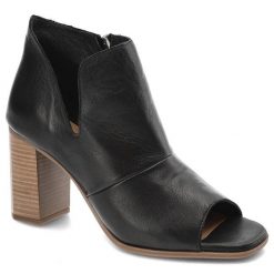 Czarne Sandały Venezia Stylowe Skórzane Buty. Czarne klapki damskie Venezia, bez wzorów, ze skóry, bez obcasa, na obcasie, bez zapięcia. Za 245.00 zł.