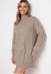 Ciemnobeżowy Luźny Sweter w Warkoczykowy Splot Sentlia. Brązowe swetry damskie Born2be, bez wzorów, ze splotem, bez kołnierzyka, bez ramiączek, długie, bez kaptura. Za 119.99 zł.