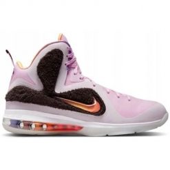 Buty koszykarskie męskie Nike LeBron 9. Czerwone buty sportowe męskie Nike, z gumy, za kostkę, bez zapięcia, do koszykówki. Za 1,122.00 zł.