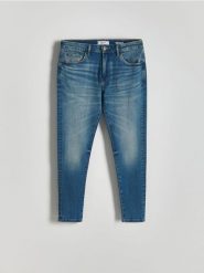 Jeansy carrot slim - indigo jeans. Niebieskie jeansy męskie Reserved. W wyprzedaży za 59.99 zł.
