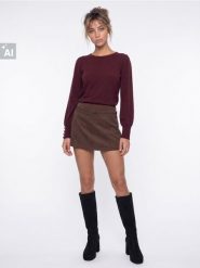 Sweter regular fit z dekoracyjnymi guzikami na mankiecie - fioletowy. Fioletowe swetry damskie Sinsay, l, bez wzorów, bez kołnierzyka, bez ramiączek, bez kaptura. Za 45.99 zł.