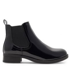 Botki Clara Barson. Czarne botki damskie Clara Barson, bez obcasa, na płaskiej podeszwie, bez zapięcia. Za 119.99 zł.