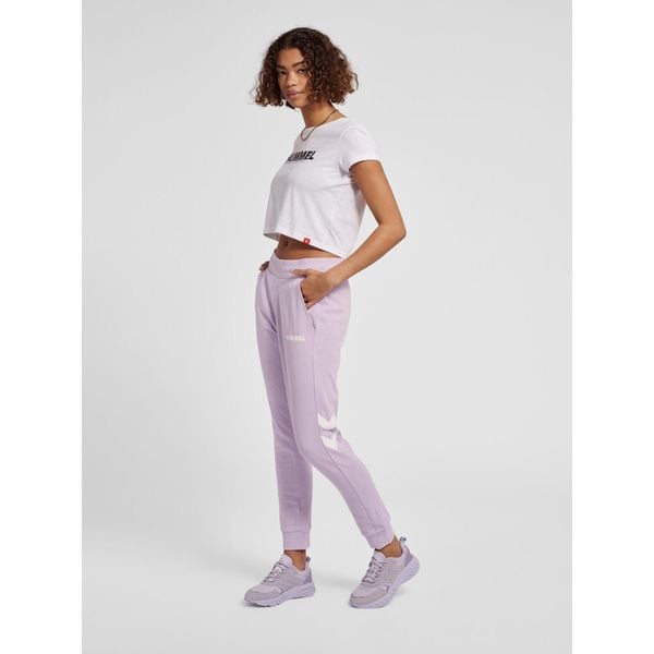 Hummel Koszulka sportowa hml Legacy Woman Cropped T-shirt. Białe koszulki sportowe damskie Hummel, xs, bez wzorów, bez kołnierzyka, bez ramiączek. Za 55.00 zł.