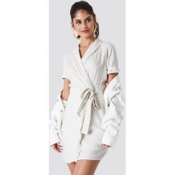 Trendyol Sukienka w paski - White,Beige,Multicolor. Paski damskie marki Trendyol. Za 128.95 zł.
