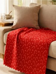 Koc z motywem świątecznym - czerwony. Czerwone kocyki dla dzieci Sinsay. Za 19.99 zł.