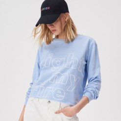 Pastelowa bluza z napisem - Niebieski. Bluzy damskie marki Sinsay. Za 39.99 zł.