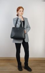 Elegancka skórzana torebka damska Canaletto – klasyczny styl i najwyższa jakość TD905s33. Czarne torebki do ręki damskie bez wzorów, ze skóry, eleganckie, bez dodatków. Za 380.00 zł.