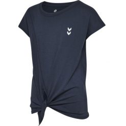 Koszulka SPORTOWA dziecięca Hummel wiązana HMLANGEL T-SHIRT. Niebieskie t-shirty i topy dla dziewczynek Hummel, bez wzorów, z bawełny, bez ramiączek. Za 36.00 zł.