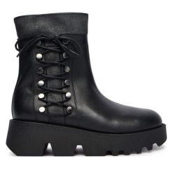 Botki Fly London. Czarne botki damskie Fly London, bez obcasa, na płaskiej podeszwie, bez zapięcia. Za 749.99 zł.
