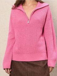 Strukturalny sweter z kołnierzykiem - różowy. Czerwone swetry damskie Sinsay, l, bez wzorów, bez kołnierzyka, bez ramiączek, bez kaptura. Za 59.99 zł.