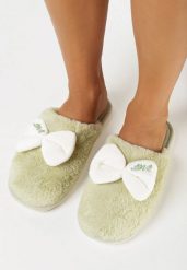 Zielone Kapcie ze Sztucznego Futerka z Kokardką Arvana. Zielone kapcie damskie Born2be, z aplikacjami, z gumy. Za 29.99 zł.