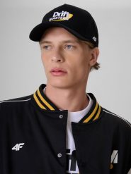 4F Czapka z daszkiem snapback uniseks 4F x Drift Masters - czarna L/XL. Czarne czapki i kapelusze damskie 4f, bez wzorów, z bawełny, eleganckie. Za 119.99 zł.