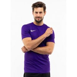 Koszulka Nike FIT PARK VII JBY BV6708 547 Fioletowy. Fioletowe koszulki sportowe męskie Nike, bez wzorów, bez kołnierzyka, bez ramiączek, do piłki nożnej. Za 89.99 zł.