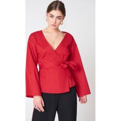 NA-KD Kopertowa bluzka kimono - Red. Bluzki damskie marki NA-KD. Za 100.95 zł.