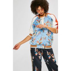 Pepe Jeans - Kurtka bomber Lesly. Kurtki damskie Pepe Jeans, m, bez wzorów, z jeansu, bez kaptura. W wyprzedaży za 299.90 zł.