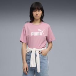 Damska luźna koszulka Essentials z logo No.1 PUMA Poised Pink. Czerwone koszulki sportowe damskie Puma, bez wzorów, z gumy, sportowe, bez kołnierzyka. Za 99.00 zł.