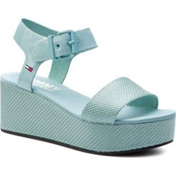 Sandały TOMMY JEANS - Material Mix Flatform Sandal EN0EN00561 Canal Blue 446. Klapki damskie marki Tommy Jeans. Za 399.00 zł.