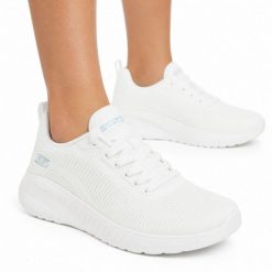 Buty damskie sportowe Skechers BOB SQUAD CHAOS FACE OFF. Białe obuwie sportowe damskie Skechers, bez wzorów, z jeansu, trekkingowe. Za 219.00 zł.