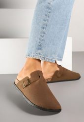Brązowe Klapki Chodaki Ozdobione Klamrami Uliandora. Brązowe klapki damskie Renee, bez wzorów, z jeansu, bez obcasa, na płaskiej podeszwie. Za 74.99 zł.