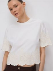 Bawełniany T-shirt z haftem - złamana biel. T-shirty damskie Reserved, l, bez wzorów, z bawełny, bez kołnierzyka. W wyprzedaży za 59.99 zł.