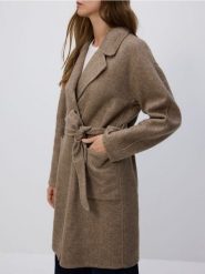 Płaszcz handmade z paskiem - brązowy. Brązowe płaszcze damskie Reserved, l, bez wzorów, z tkaniny, bez kaptura. W wyprzedaży za 299.99 zł.