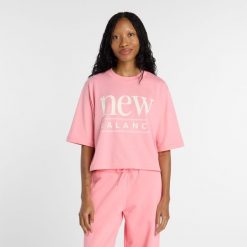 Koszulka damska New Balance WT61V5OPAA6 – różowa. Czerwone t-shirty damskie New Balance, m, bez wzorów, z bawełny, bez kołnierzyka. Za 149.99 zł.