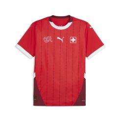 Męska, domowa koszulka reprezentacji Szwajcarii w piłce nożnej 2024 PUMA. Czerwone koszulki sportowe męskie Puma, l, bez wzorów, bez kołnierzyka, bez ramiączek, do piłki nożnej. W wyprzedaży za 359.00 zł.