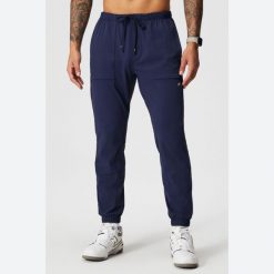 Spodnie do biegania Fabletics The One. Niebieskie spodnie sportowe męskie FABLETICS, l, bez wzorów, z dresówki, do biegania. Za 324.00 zł.