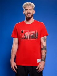 4F T-shirt regular z nadrukiem siatkarskim męski - czerwony XXL. Czerwone koszulki sportowe męskie 4f, l, bez wzorów, z bawełny, klasyczne, bez kołnierzyka. Za 69.99 zł.