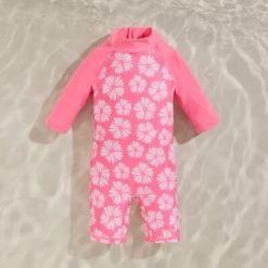 Dziecięcy krótki kombinezon z nadrukiem. Czerwone kąpielówki dla chłopców Regatta, bez wzorów, z elastanu, krótkie. Za 159.99 zł.