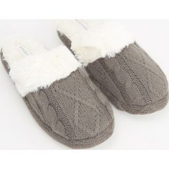 Kapcie - Szary. Kapcie damskie marki Tommy Hilfiger. W wyprzedaży za 29.99 zł.
