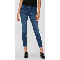 Silvian Heach - Jeansy. Niebieskie jeansy damskie Silvian Heach. W wyprzedaży za 469.90 zł.