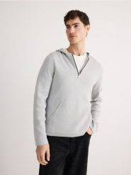 Sweter z kapturem - jasnoszary. Szare swetry przez głowę męskie Reserved, l, bez wzorów, z bawełny, bez kołnierzyka. W wyprzedaży za 45.99 zł.