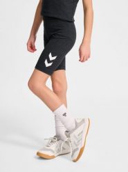 Spodenki dziewczęce z logo Hummel. Czarne spodenki dla dziewczynek Hummel, bez wzorów, z bawełny, młodzieżowe. Za 111.00 zł.