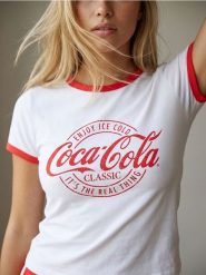 Bawełniana piżama dwuczęściowa Coca-Cola - biały. Białe piżamy damskie Sinsay, l, bez wzorów, z bawełny, bez ramiączek. Za 49.99 zł.