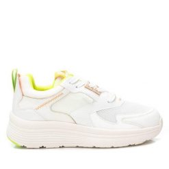 Buty sportowe Refresh 171840 Białe. Białe obuwie sportowe damskie Refresh, bez wzorów, ze skóry, trekkingowe. Za 242.35 zł.