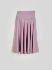 Satynowa spódnica z szerokim pasem - różowy. Czerwone spódnice damskie Reserved, l, bez wzorów, z satyny, rozkloszowane. W wyprzedaży za 59.99 zł.